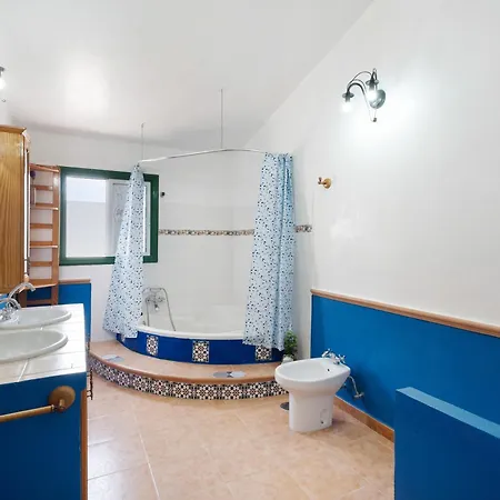 Отель Duke Swimminpool 4*